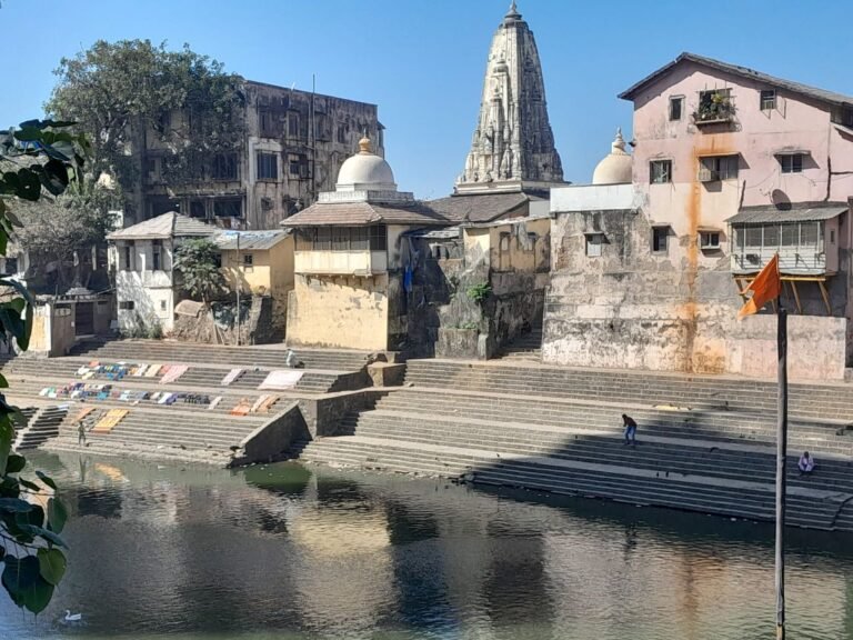 Banganga water Tank on sightseeing - Mumbai Experiences