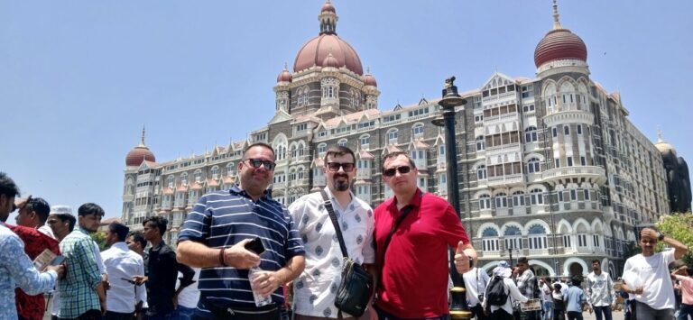 Mumbai sightseeing tour visiting the city landmarks with a private guide