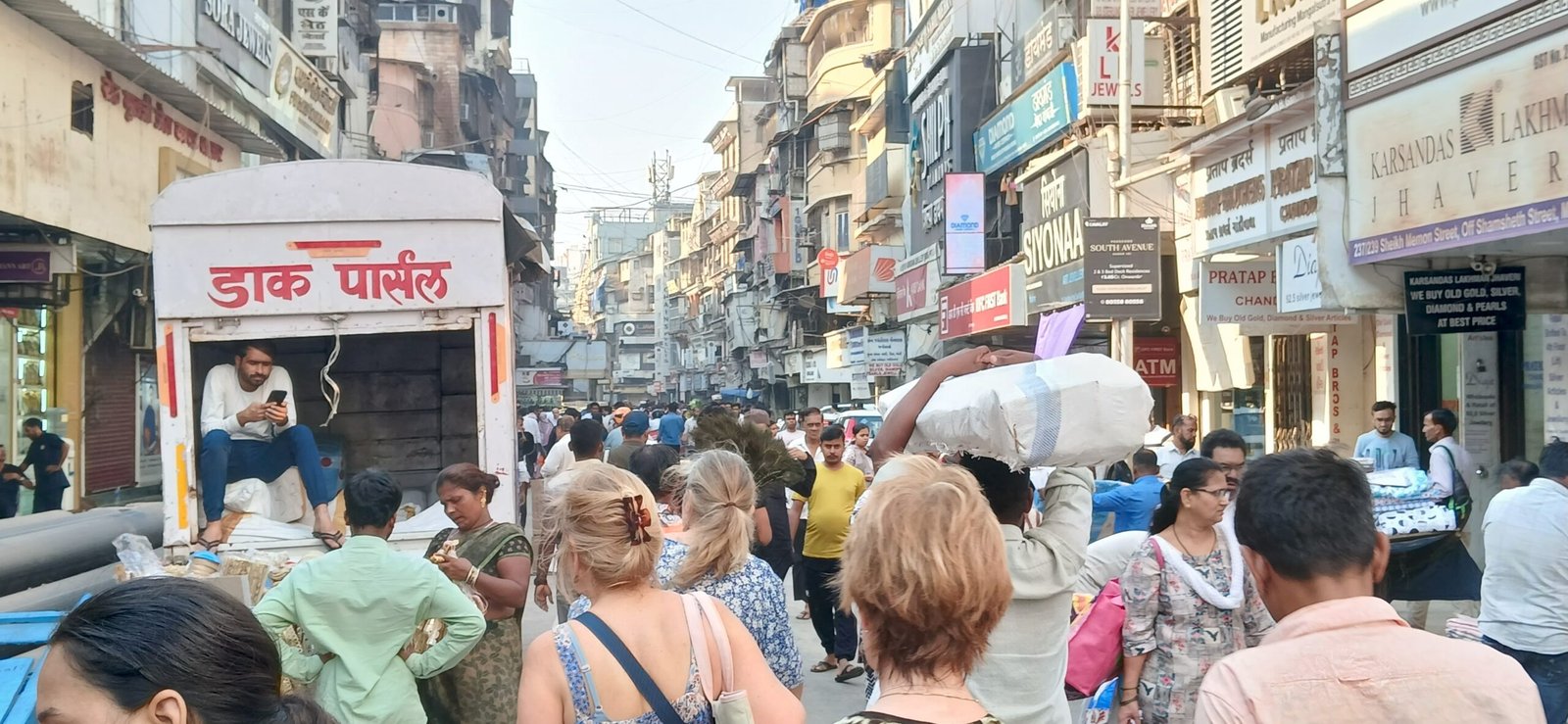 A busy street market in Mumbai