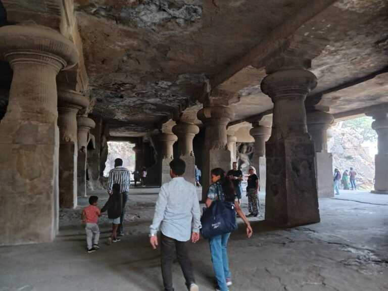 elephanta caves inside - Mumbai Experiences