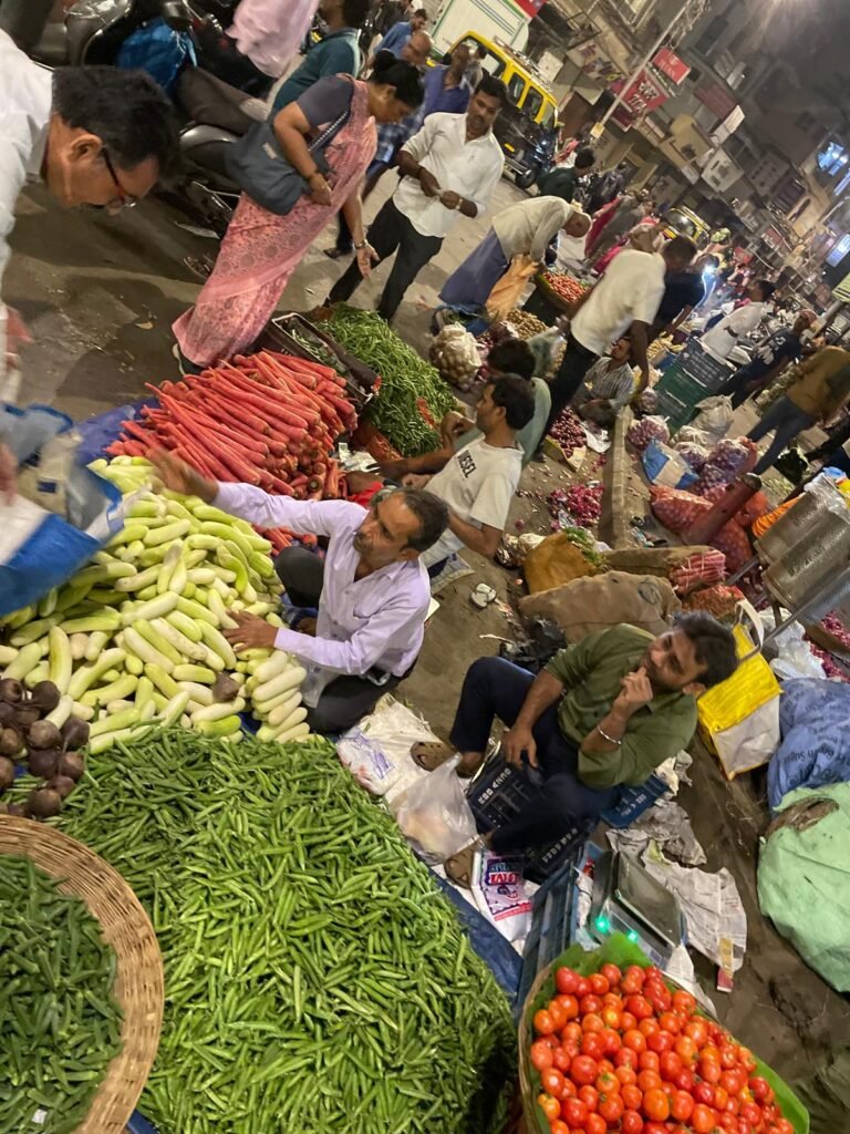 Morning busy Vegetable Whole sale market in dadar - Mumbai Experiences