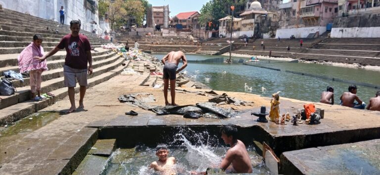 Private Mumbai sightseeing tour visiting the city landmarks